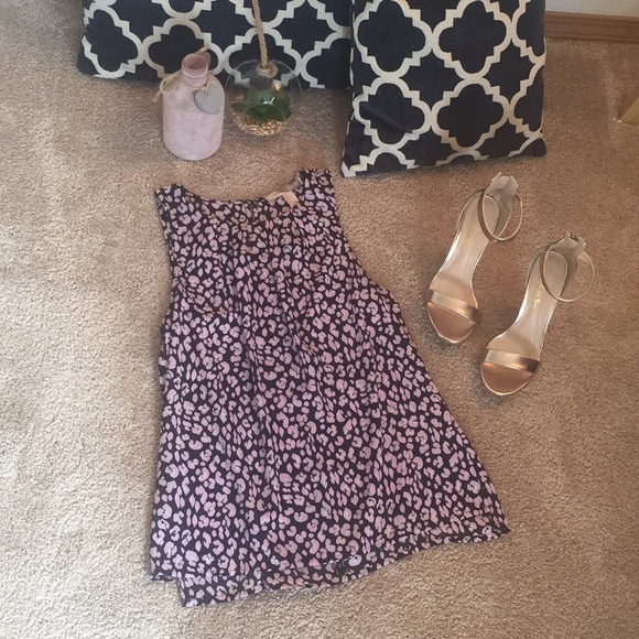 Forever 21 Tops - Floral sleeveless top sz S